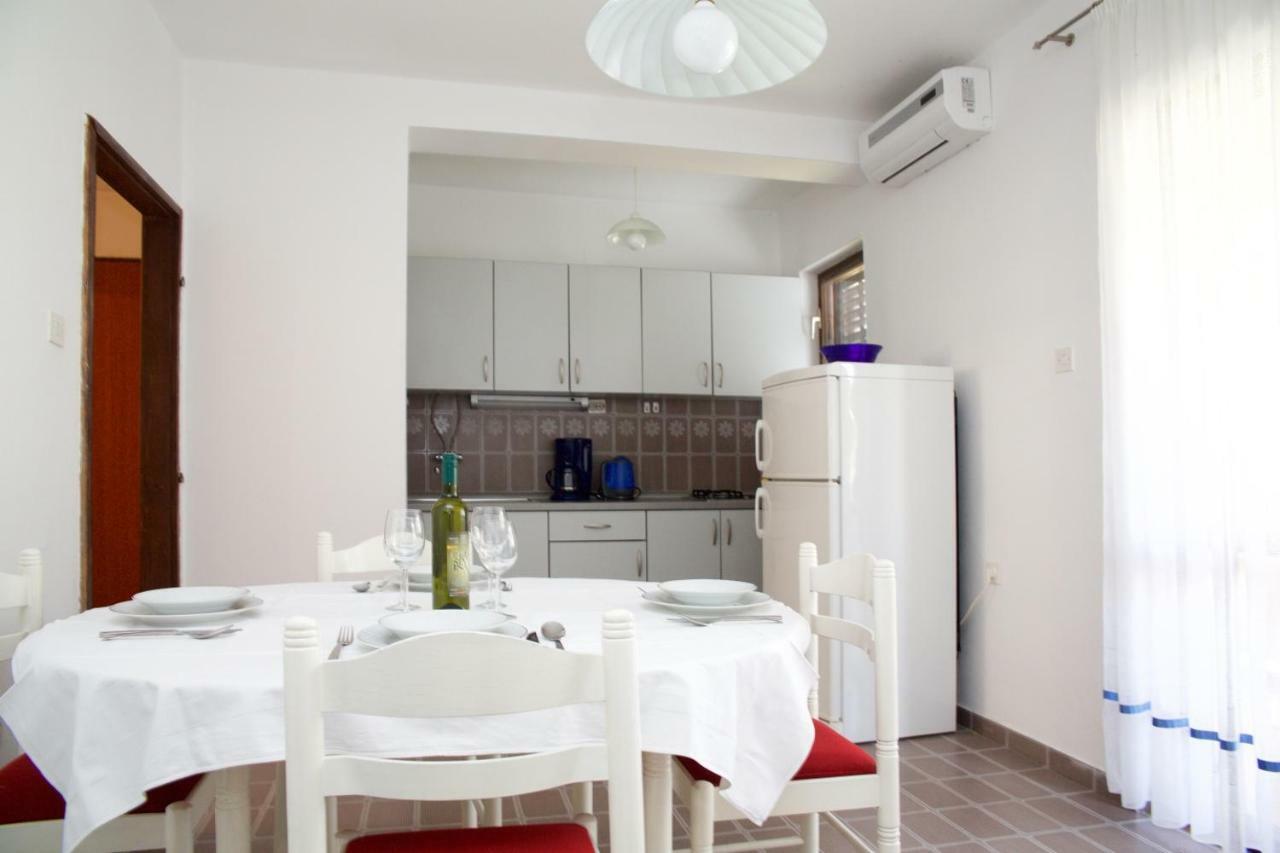 Apartments Fjaka Sveti Filip i Jakov Exterior foto