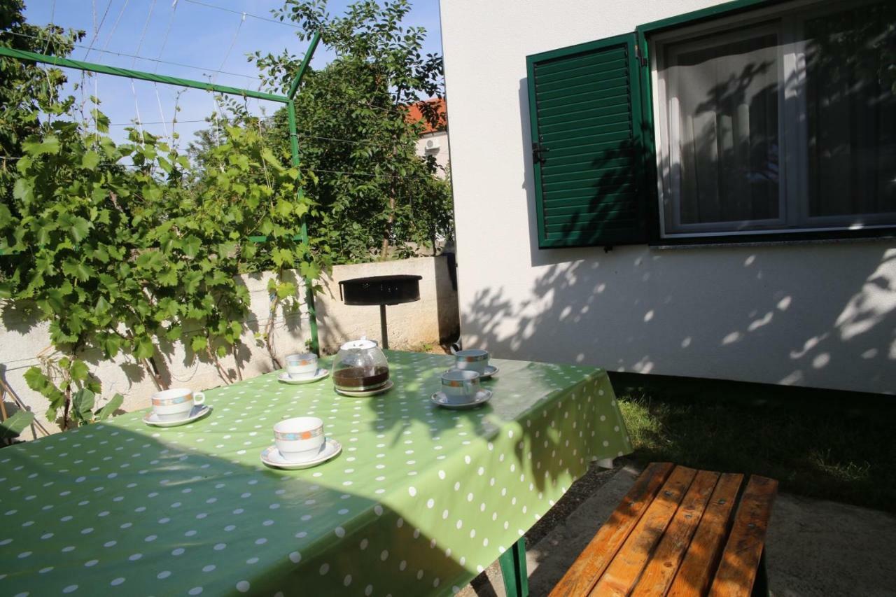 Apartments Fjaka Sveti Filip i Jakov Exterior foto