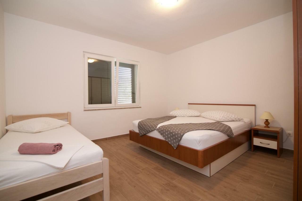 Apartments Fjaka Sveti Filip i Jakov Exterior foto