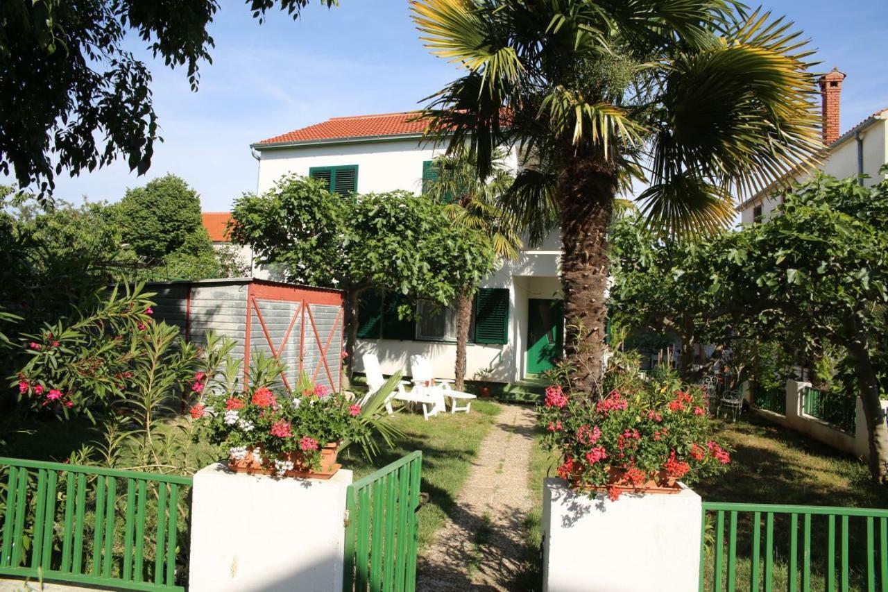 Apartments Fjaka Sveti Filip i Jakov Exterior foto